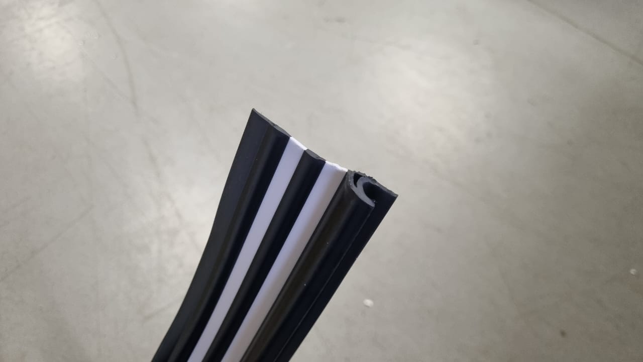 Привальный брус 70 мм с брызгоотбойником для лодок ПВХ